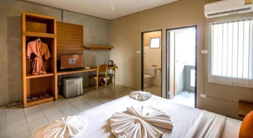 Bed in B2 Santitham (Wat Jed Yod) Boutique & Budget Hotel