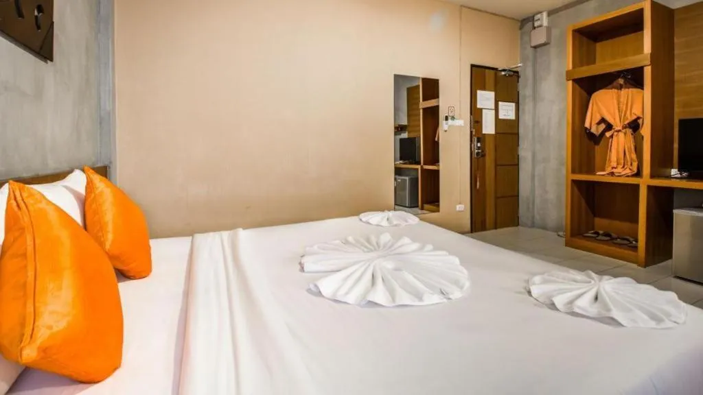 Bed in B2 Santitham (Wat Jed Yod) Boutique & Budget Hotel