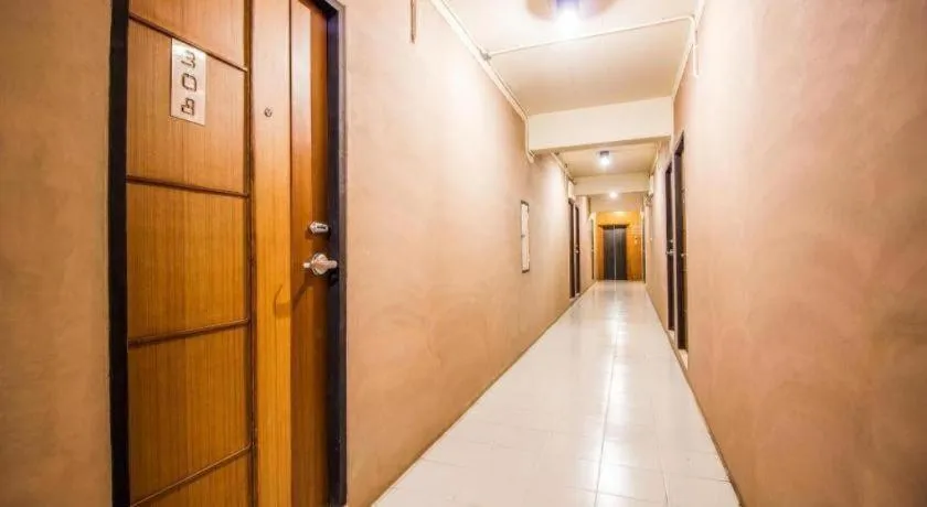 B2 Santitham (Wat Jed Yod) Boutique & Budget Hotel