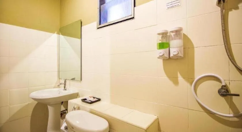 B2 Santitham (Wat Jed Yod) Boutique & Budget Hotel