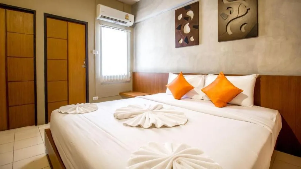 Bed in B2 Santitham (Wat Jed Yod) Boutique & Budget Hotel