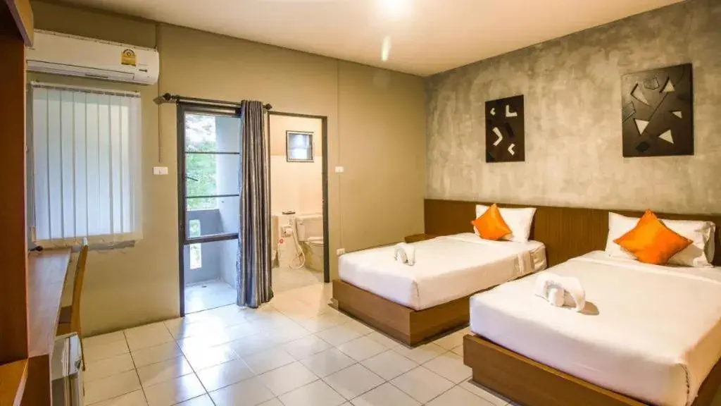 Bed in B2 Santitham (Wat Jed Yod) Boutique & Budget Hotel Bed in B2 Santitham (Wat Jed Yod) Boutique & Budget Hotel