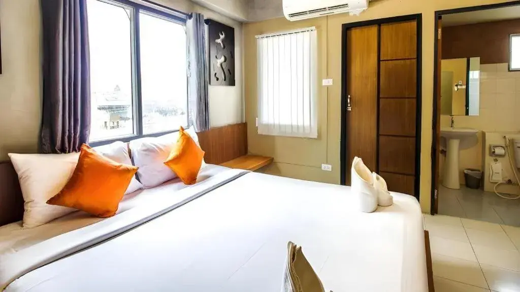 Bed in B2 Santitham (Wat Jed Yod) Boutique & Budget Hotel Bed in B2 Santitham (Wat Jed Yod) Boutique & Budget Hotel