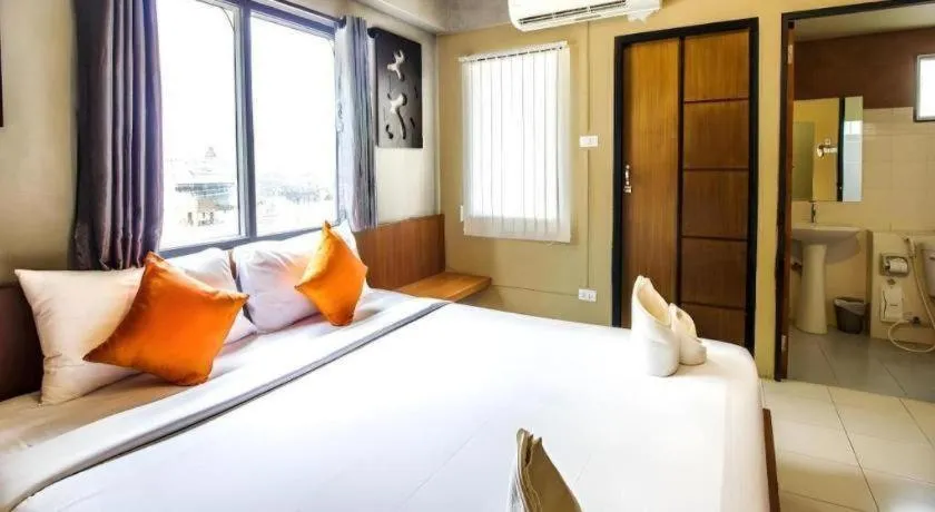 Bed in B2 Santitham (Wat Jed Yod) Boutique & Budget Hotel