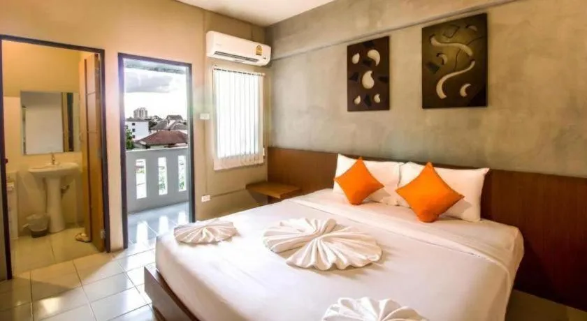 Bed in B2 Santitham (Wat Jed Yod) Boutique & Budget Hotel