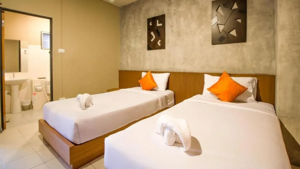 Bed in B2 Santitham (Wat Jed Yod) Boutique & Budget Hotel