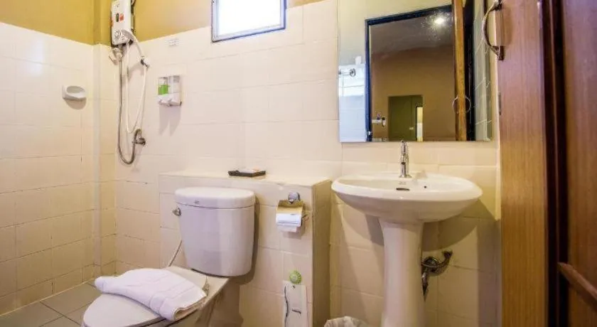 B2 Santitham (Wat Jed Yod) Boutique & Budget Hotel