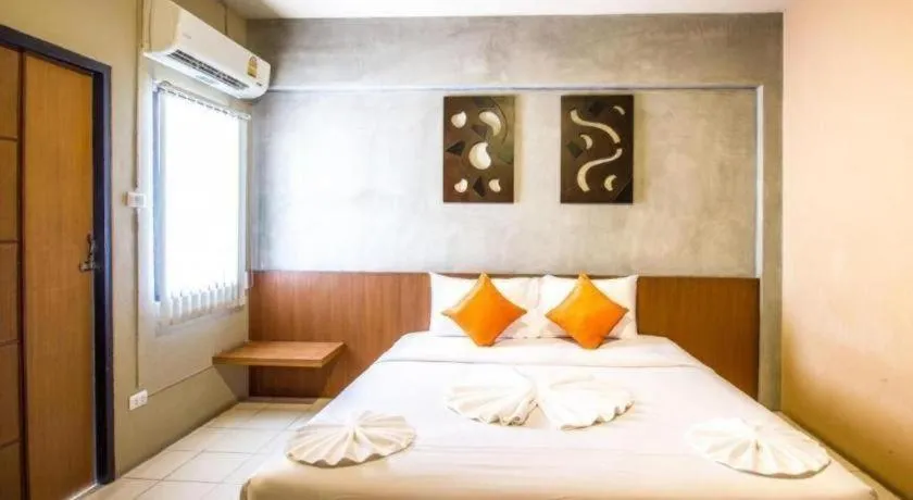 Bed in B2 Santitham (Wat Jed Yod) Boutique & Budget Hotel