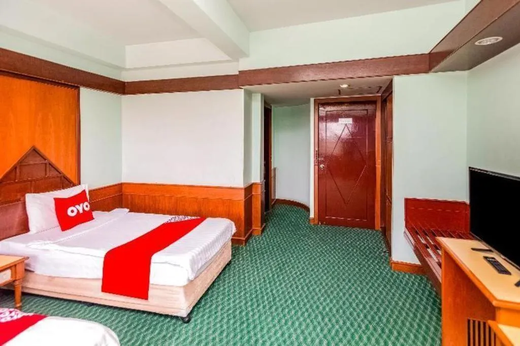 Bed in OYO 441 Grand Thara Hotel