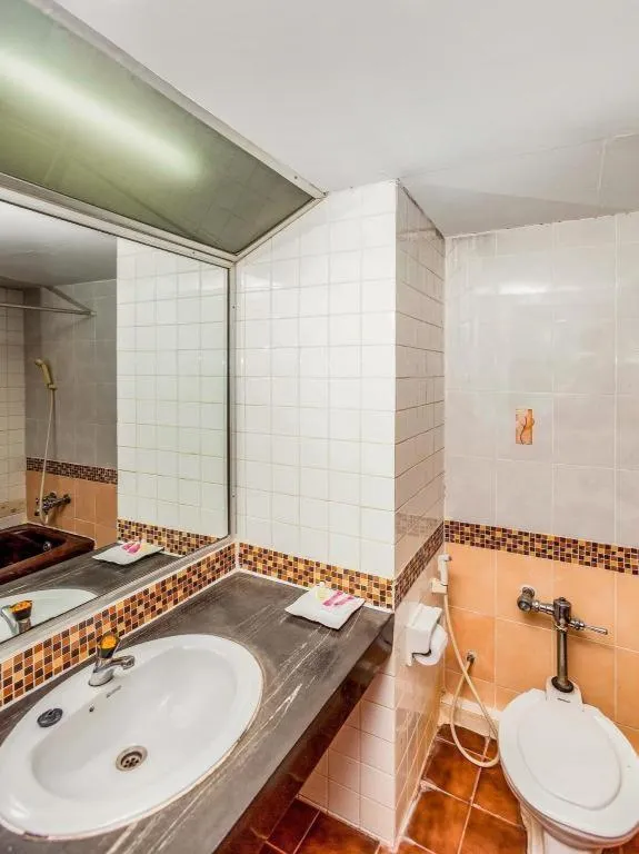 OYO 441 Grand Thara Hotel