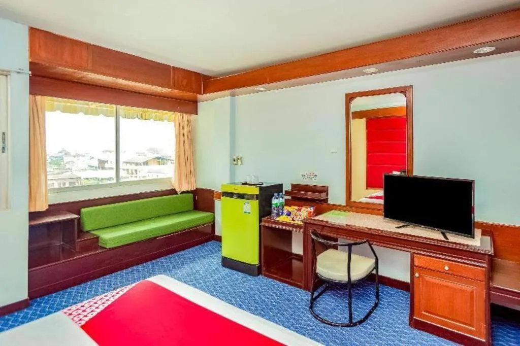 Bed in OYO 441 Grand Thara Hotel