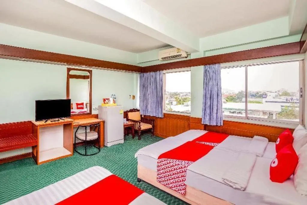 Bed in OYO 441 Grand Thara Hotel