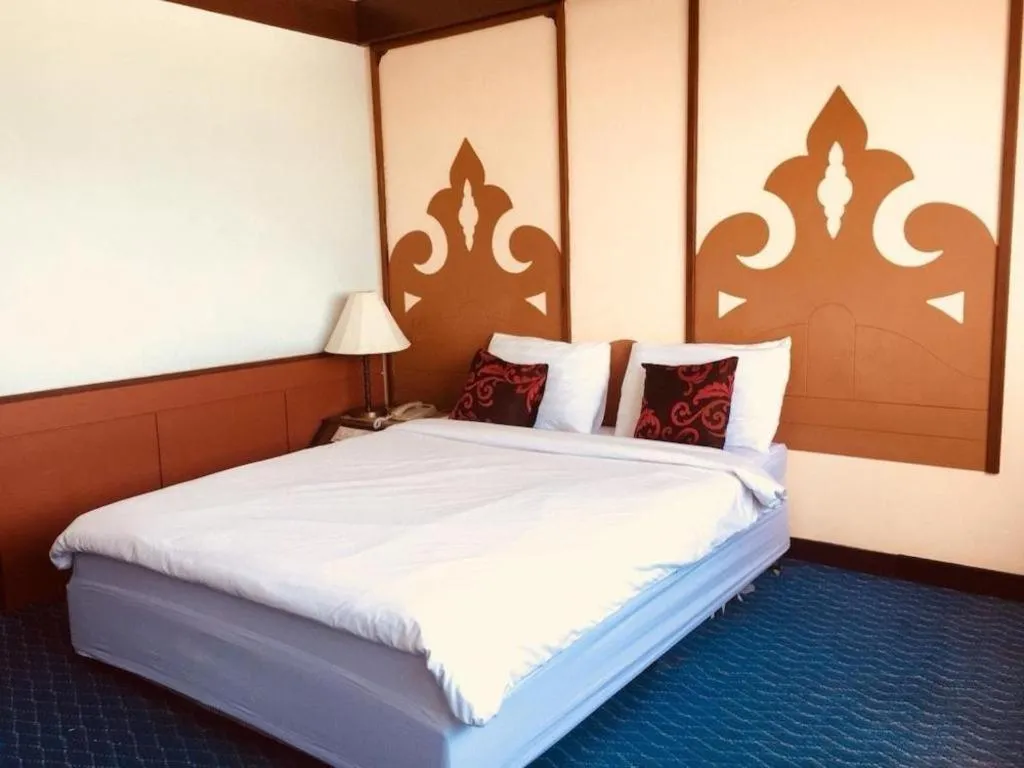 Bed in OYO 441 Grand Thara Hotel