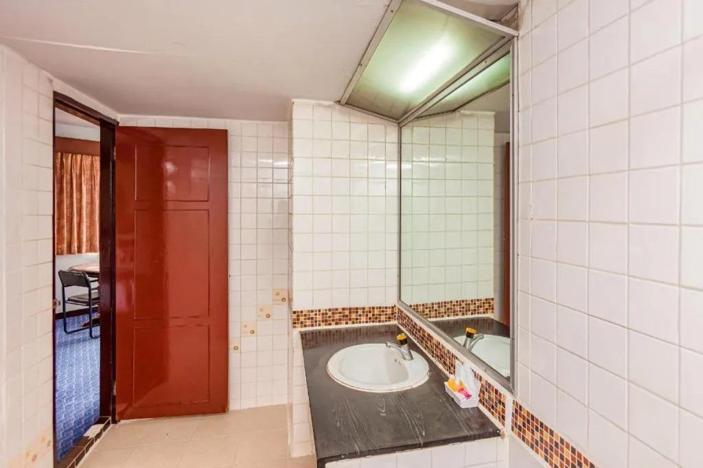 OYO 441 Grand Thara Hotel