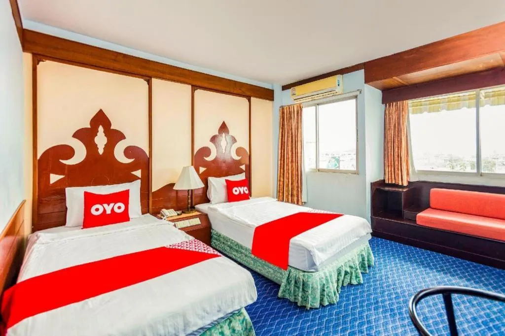 Bed in OYO 441 Grand Thara Hotel