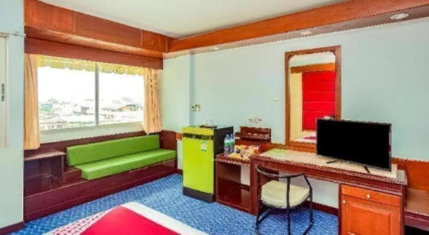 OYO 441 Grand Thara Hotel