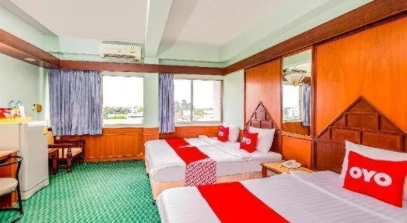 Bed in OYO 441 Grand Thara Hotel