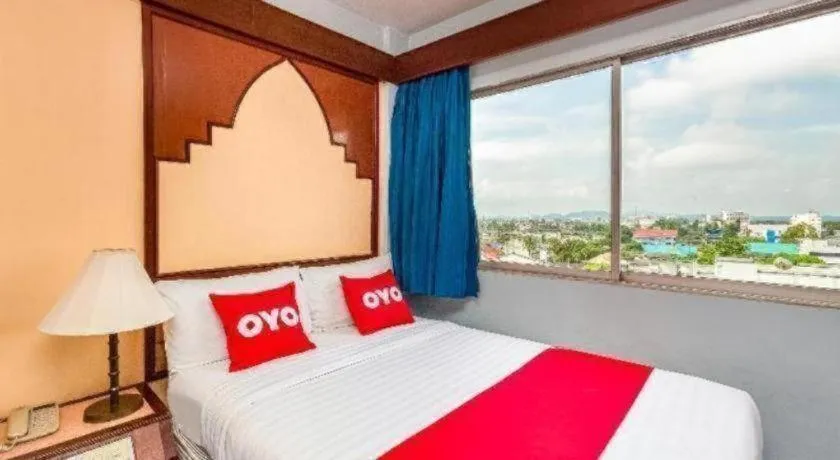 Bed in OYO 441 Grand Thara Hotel