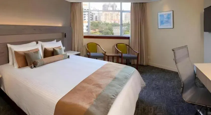 Bed in Hotel Miramar Singapore Bed in Hotel Miramar Singapore