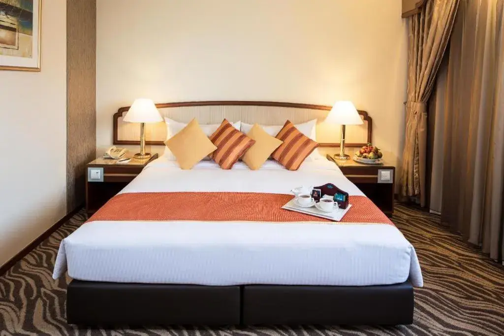 Bed in Hotel Miramar Singapore Bed in Hotel Miramar Singapore