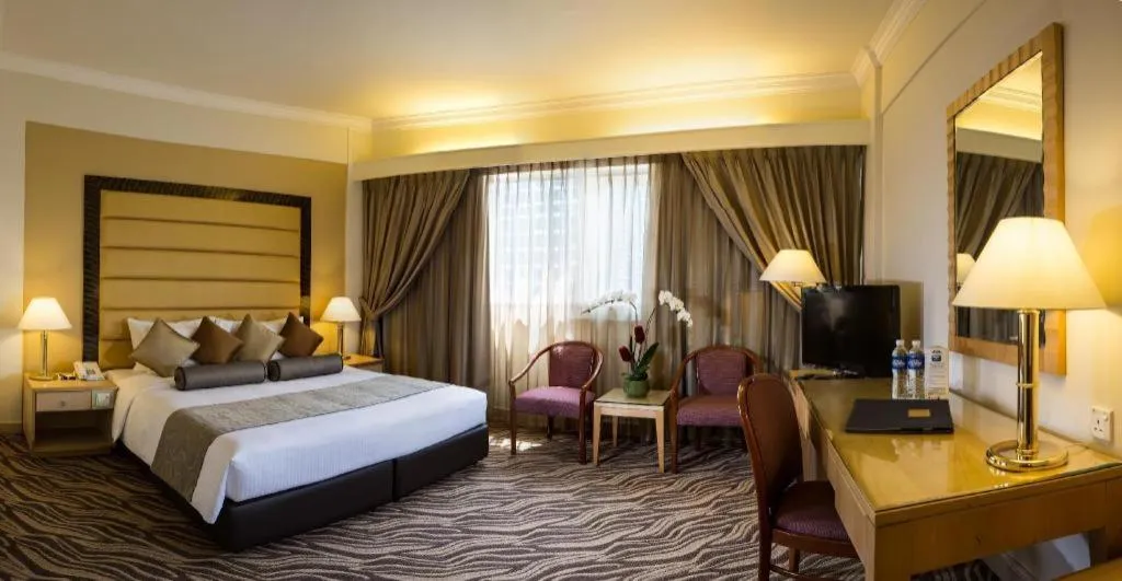 Bed in Hotel Miramar Singapore