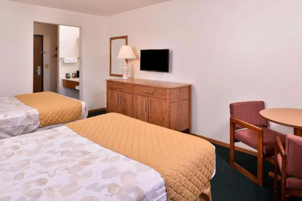 Bed in Americas Best Value Inn Missouri Valley