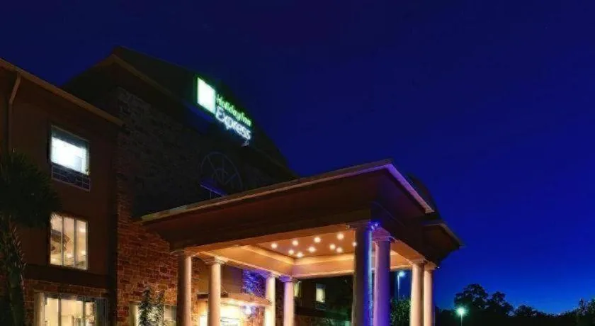 Holiday Inn Express & Suites Fredericksburg By IHG