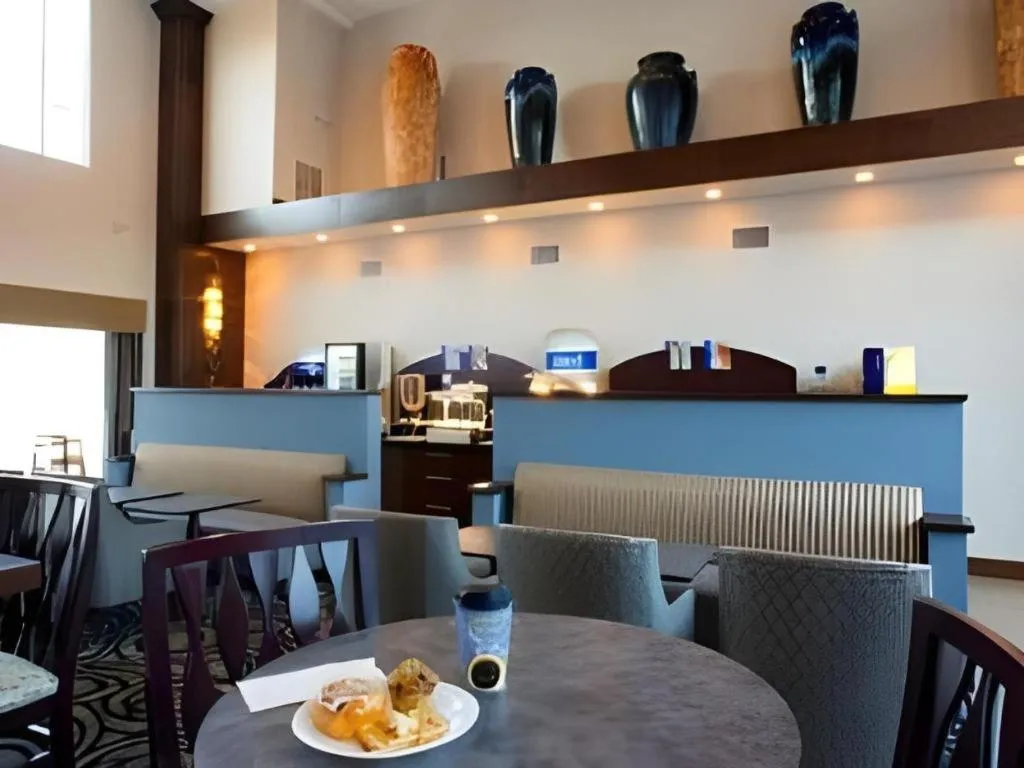 Holiday Inn Express & Suites Fredericksburg By IHG