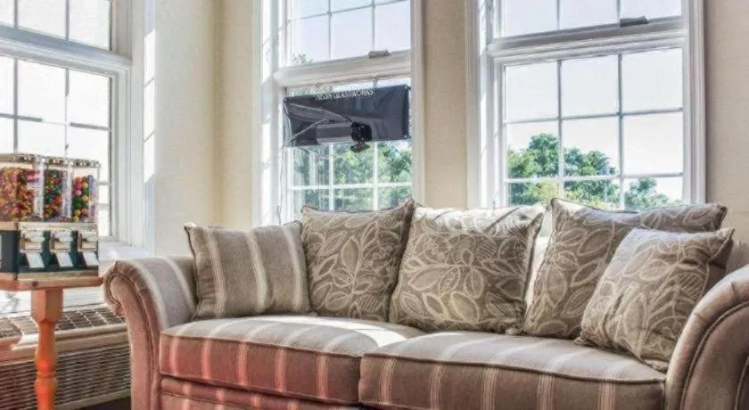 Econo Lodge Inn & Suites North Syracuse Airport