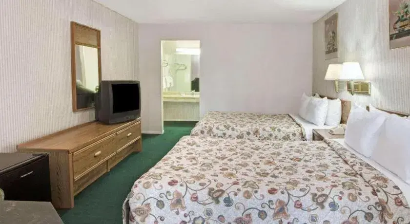 Bed in Knights Inn South Houston TX Bed in Knights Inn South Houston TX