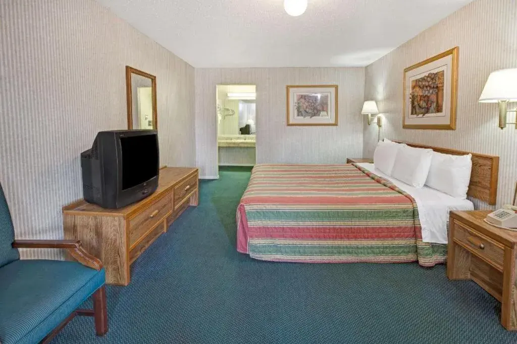 Bed in Knights Inn South Houston TX Bed in Knights Inn South Houston TX