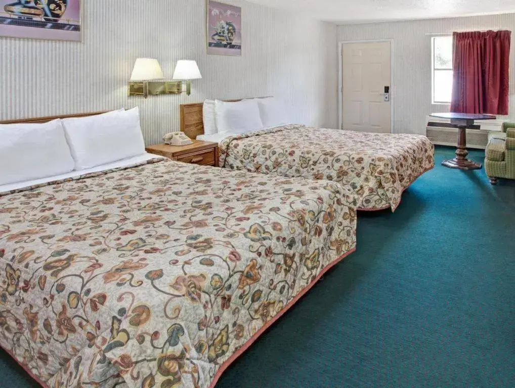 Bed in Knights Inn South Houston TX Bed in Knights Inn South Houston TX