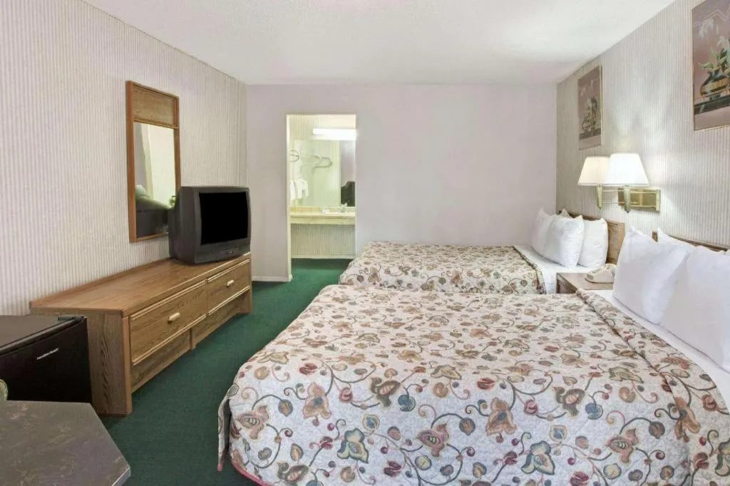 Bed in Knights Inn South Houston TX