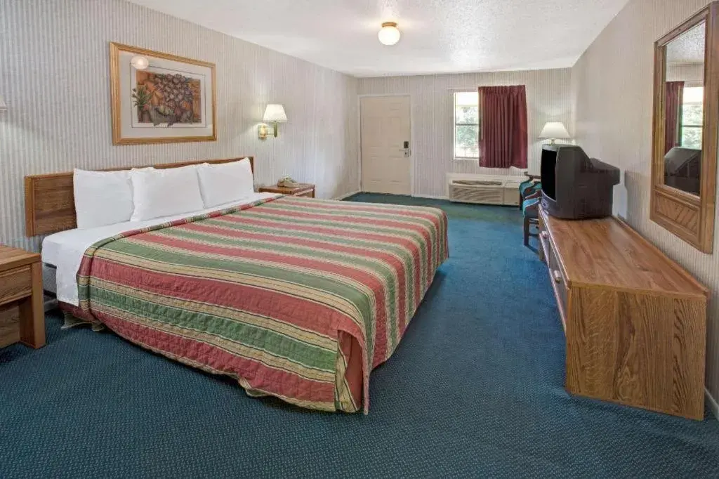 Bed in Knights Inn South Houston TX Bed in Knights Inn South Houston TX