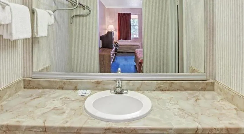 Knights Inn South Houston TX