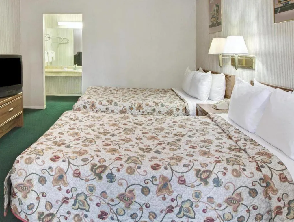 Bed in Knights Inn South Houston TX