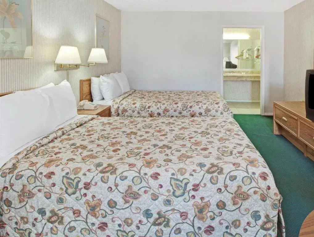 Bed in Knights Inn South Houston TX Bed in Knights Inn South Houston TX