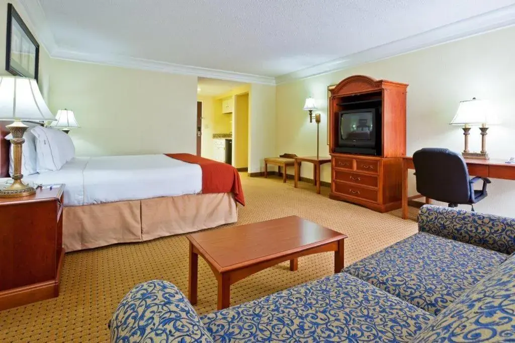 Bed in HOLIDAY INN EXPRESS RINGGOLD (CHATTANOOGA AREA) By IHG Bed in HOLIDAY INN EXPRESS RINGGOLD (CHATTANOOGA AREA) By IHG