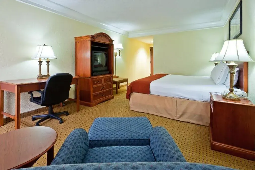 Bed in HOLIDAY INN EXPRESS RINGGOLD (CHATTANOOGA AREA) By IHG Bed in HOLIDAY INN EXPRESS RINGGOLD (CHATTANOOGA AREA) By IHG