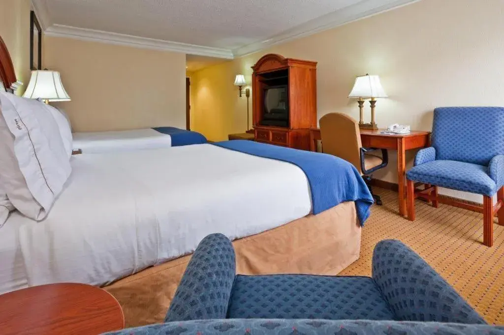 Bed in HOLIDAY INN EXPRESS RINGGOLD (CHATTANOOGA AREA) By IHG Bed in HOLIDAY INN EXPRESS RINGGOLD (CHATTANOOGA AREA) By IHG