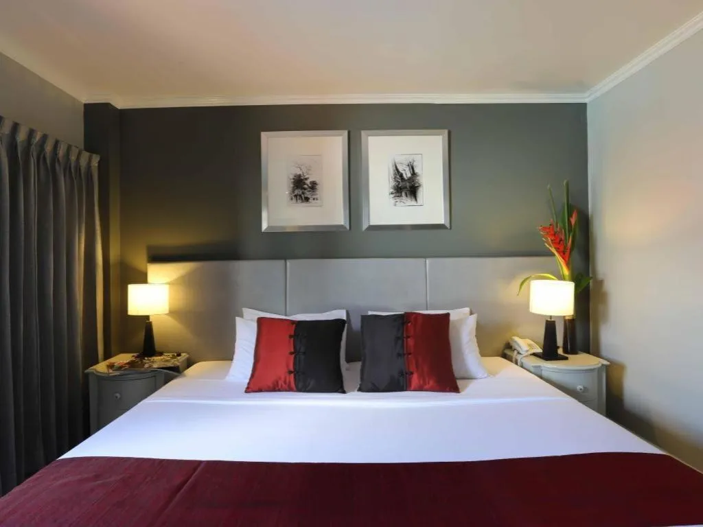 Bed in Regent Park Hotel