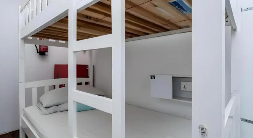 Bed in Royal Hostel Singapore