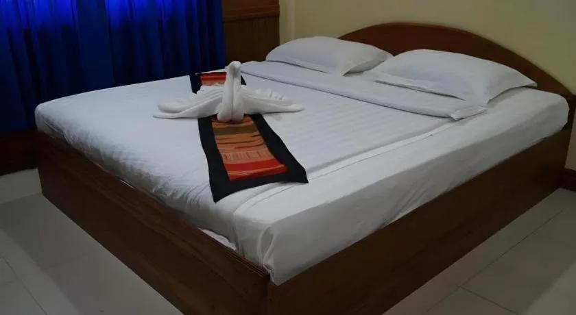 Bed in Lankham Hotel