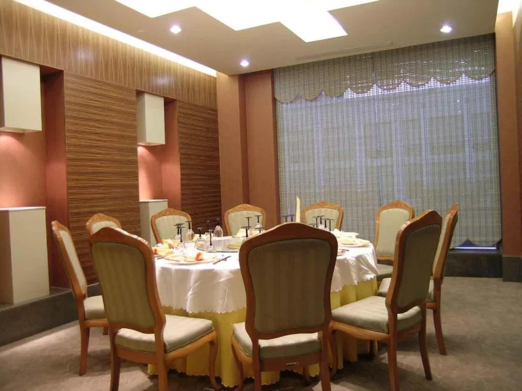 Zhangjiagang Guomao Hotel
