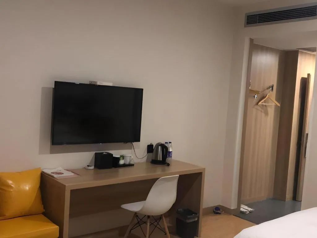 Bed in Zhangjiagang Guomao Hotel