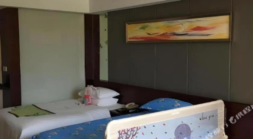 Bed in Zhangjiagang Guomao Hotel