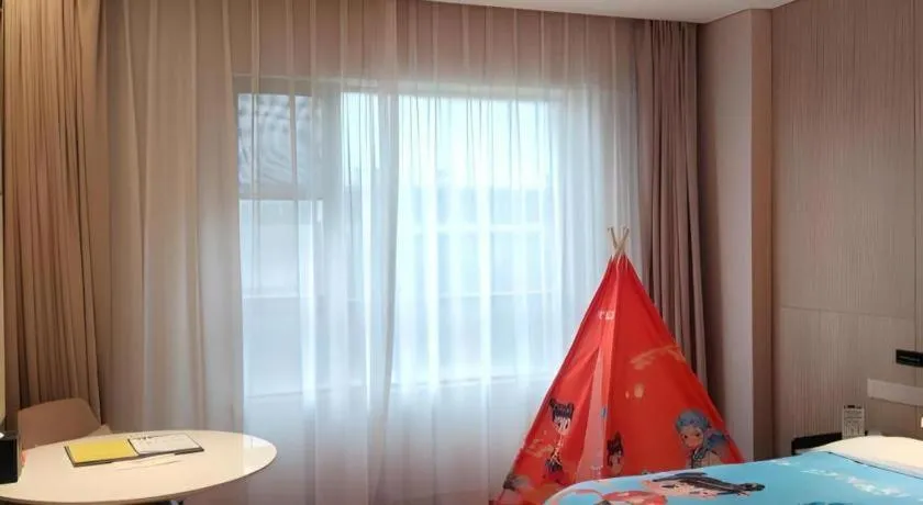 Bed in Zhangjiagang Guomao Hotel