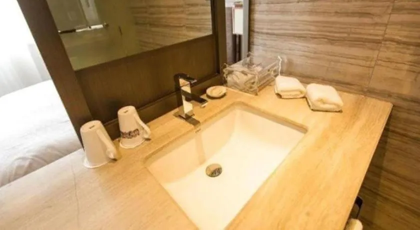 Zhangjiagang Guomao Hotel