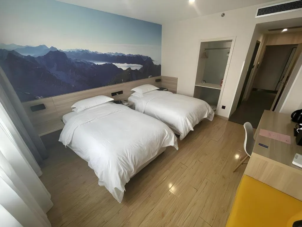 Bed in Zhangjiagang Guomao Hotel