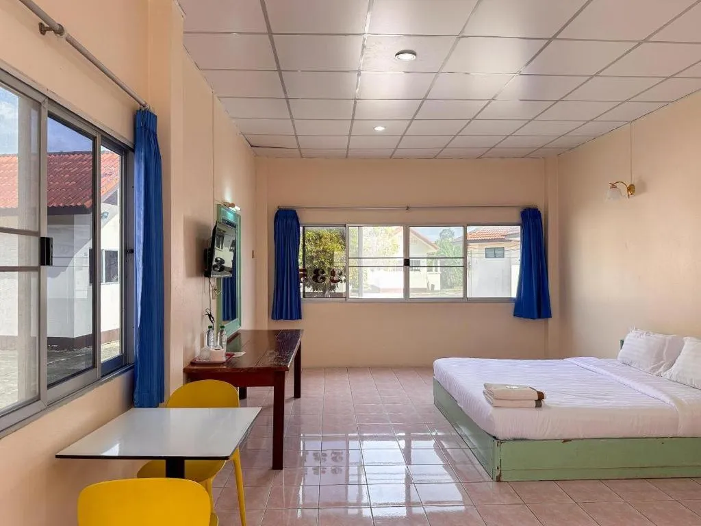 Bed in Chumphon Park Resort